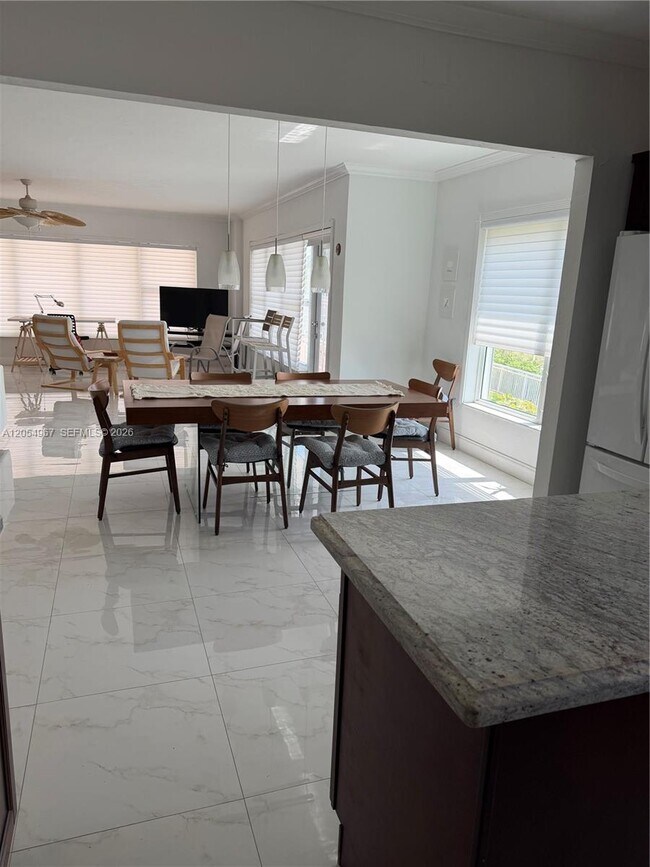 Building Photo - 3850 Galt Ocean Dr