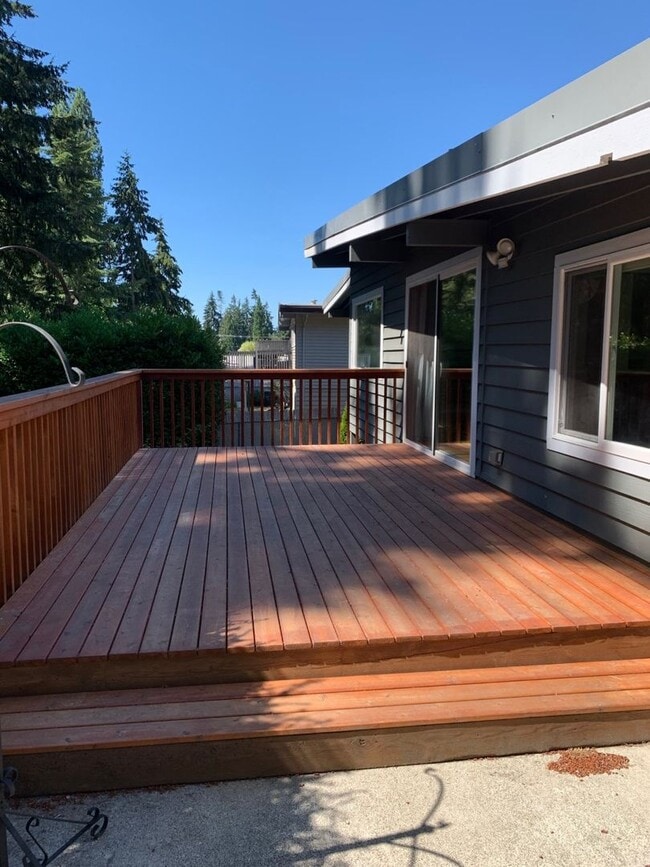 Building Photo - Beautiful and spacious 3 bed + office area...