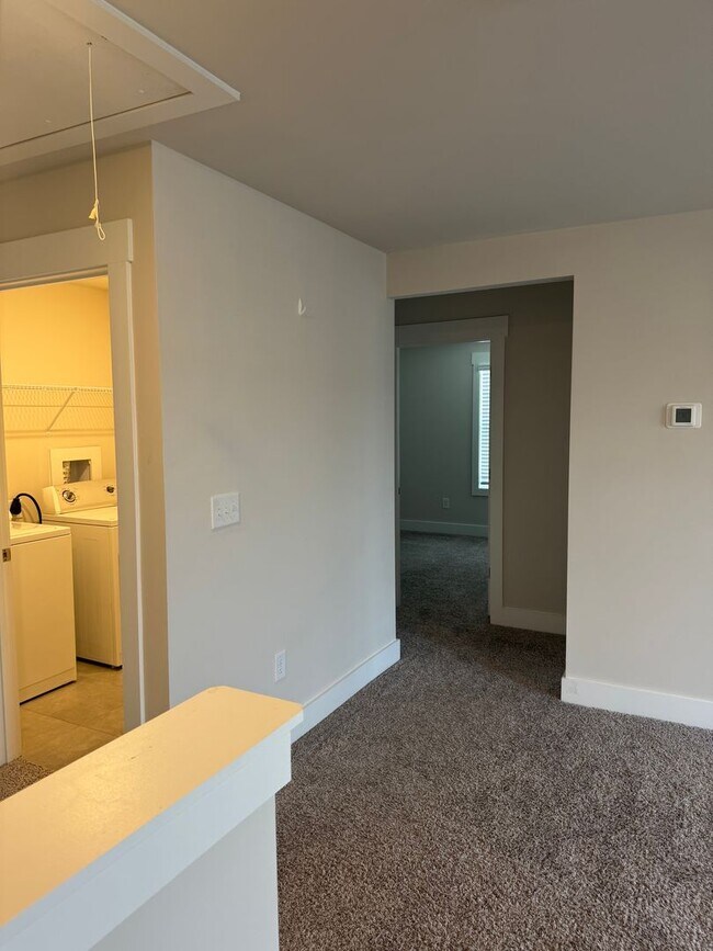 Building Photo - Great Price and location!