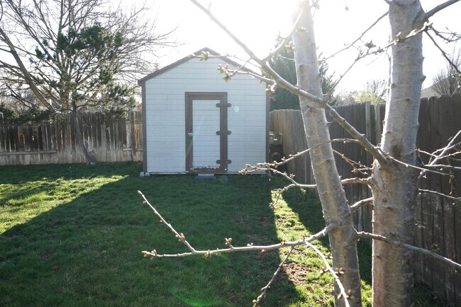 Building Photo - 11965 W Gunsmoke Dr