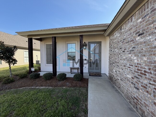 Building Photo - 492 Cliff Bullock Dr