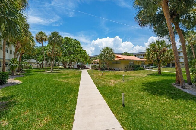 Building Photo - 250 Layne Blvd
