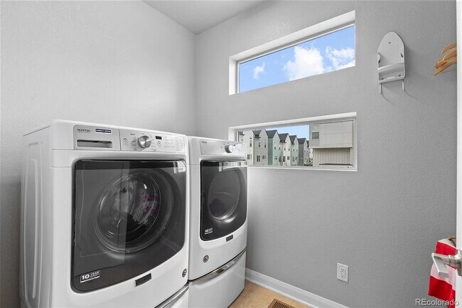 Building Photo - LUXURY MIDTOWN LIVING | PRIVATE BACKYARD RETREAT - Available NOW!