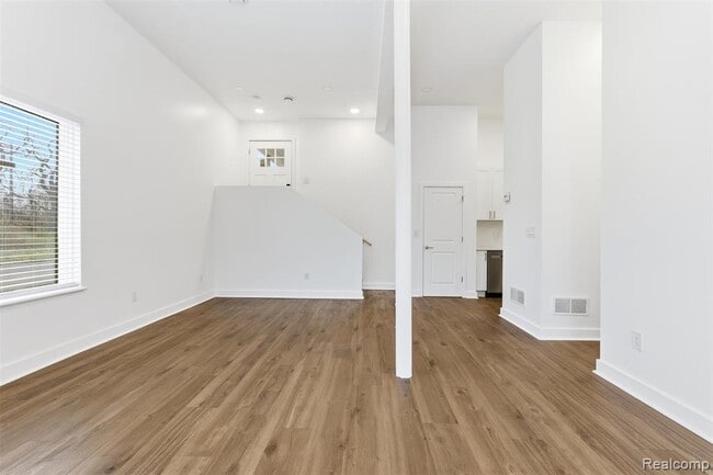 Building Photo - 2503 W Forest Ave