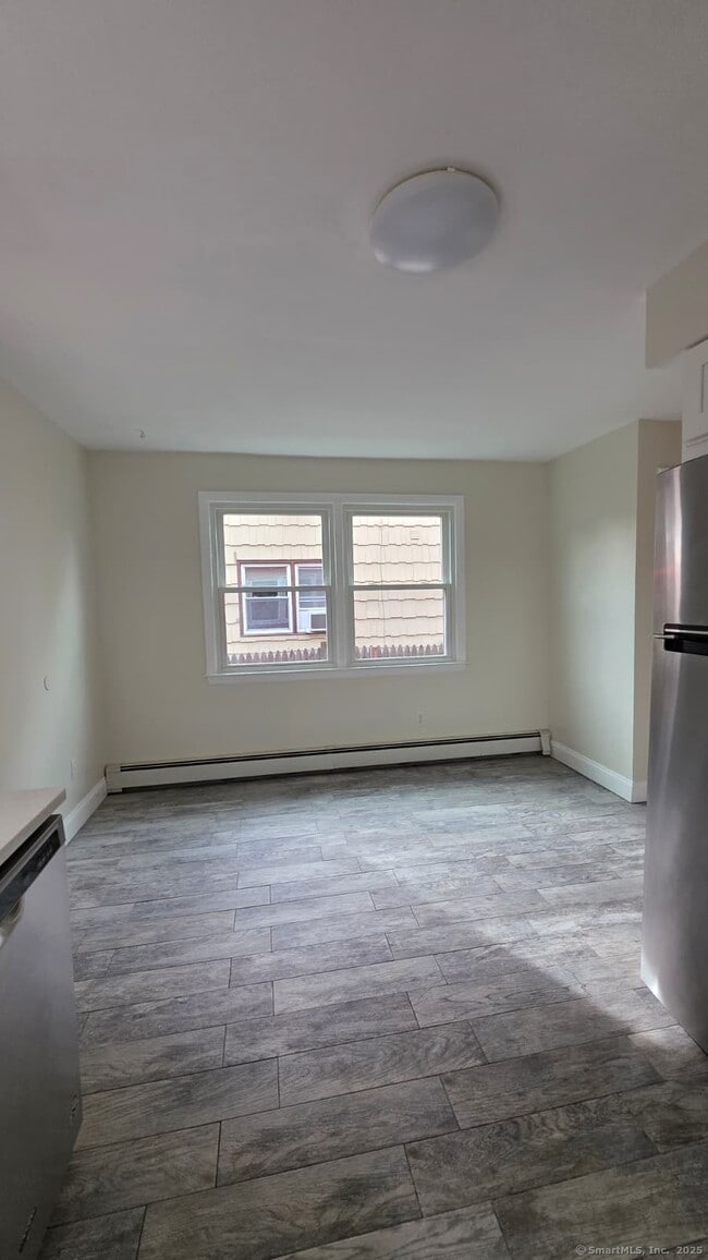 Building Photo - 104 Yacht St