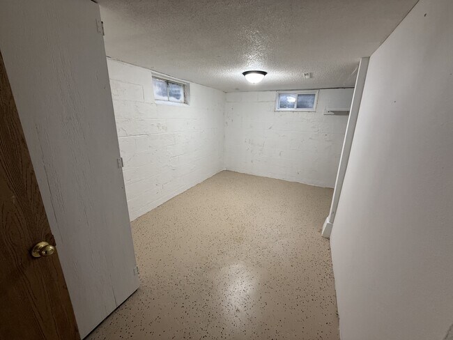 Building Photo - 3421 Fairlane Dr