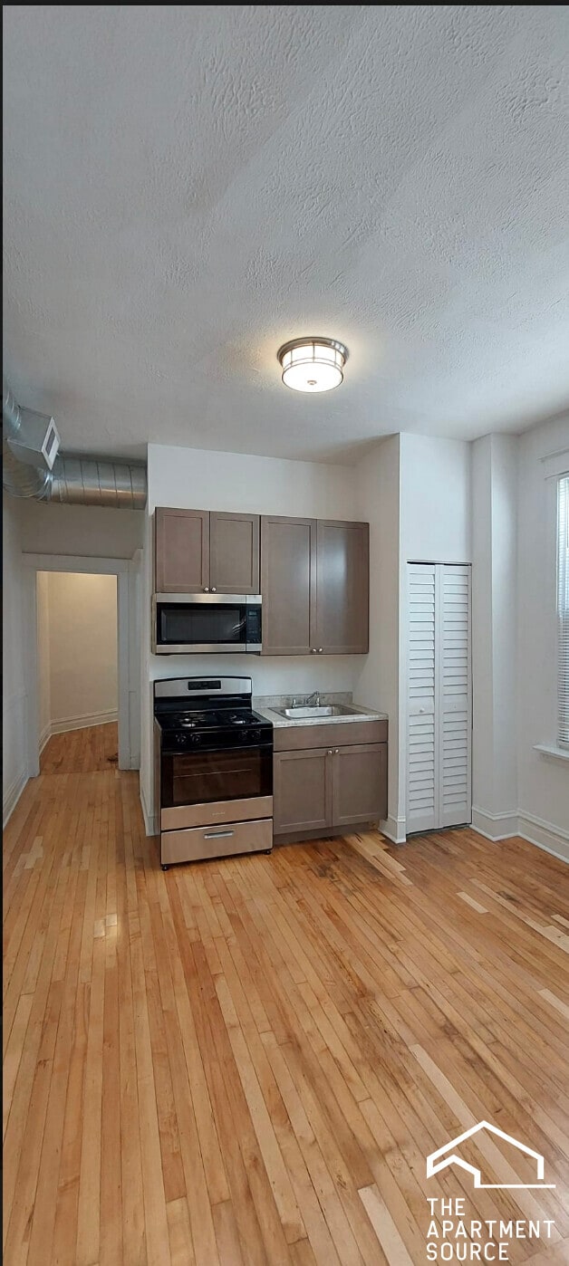 Building Photo - 4058 W Hirsch St