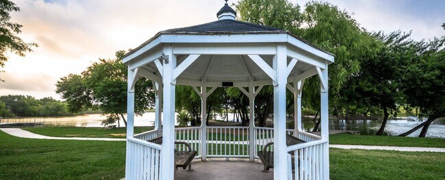 Walk to Live Oak City Main Park - 432 Lone Falls Dr
