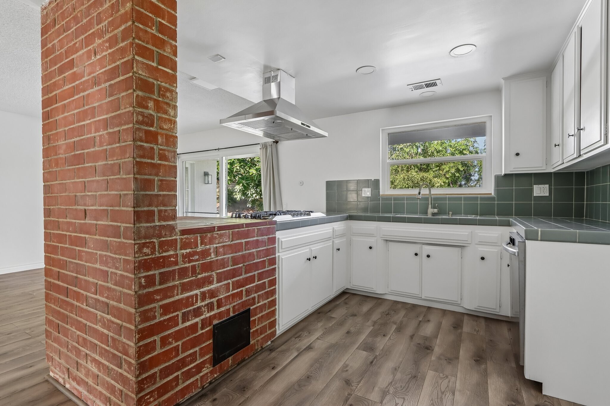 Building Photo - 1184 Lyndhurst Dr