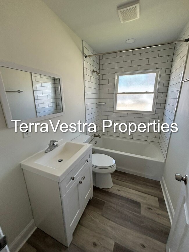 Building Photo - 3 Bed Single Family in Upper Deerfield!