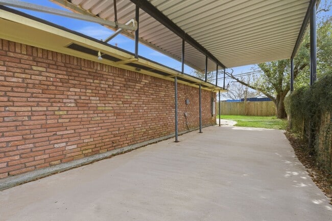 Building Photo - 4929 Libbey Dr