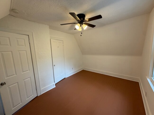 Building Photo - 3724 Hillman St