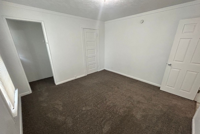 Building Photo - 312 E Mission Ave