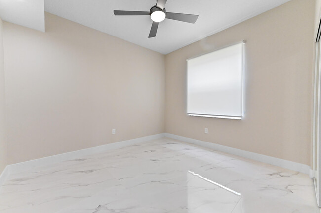 Building Photo - 12454 Crystal Pointe Dr