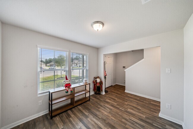 Building Photo - 2224 Cedar Vly Dr