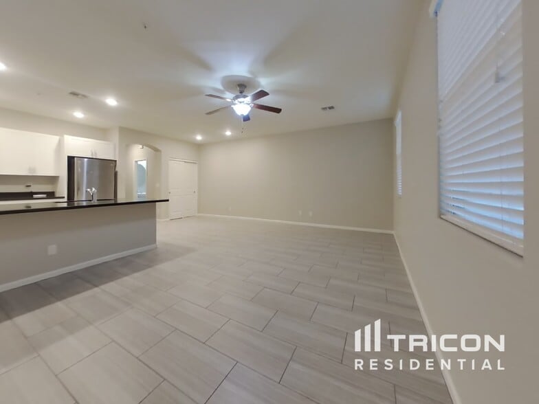 Building Photo - 12577 W Via Dona Rd