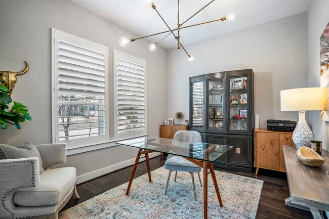 Building Photo - 222 Thistle Dr