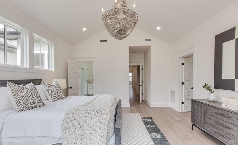This photo is of a completed version of the same floor plan and same designer finishes - representative only. - 1945b Kimbark Dr