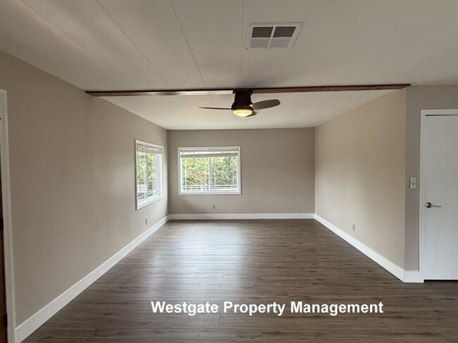 Building Photo - Beautiful Modern 2/2 Country Home - 985 Eastman Lane