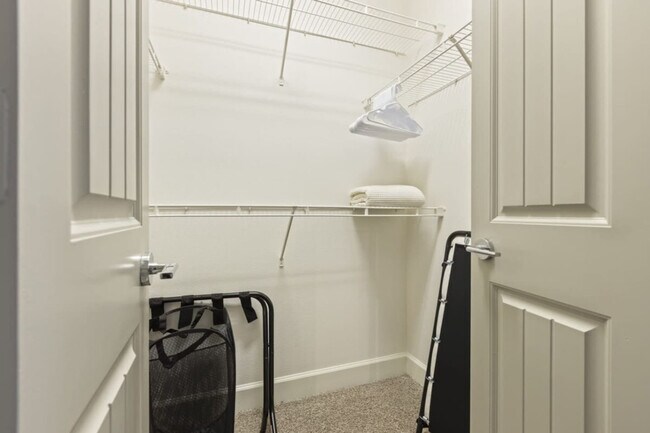 Building Photo - 5720 Town and Country Blvd