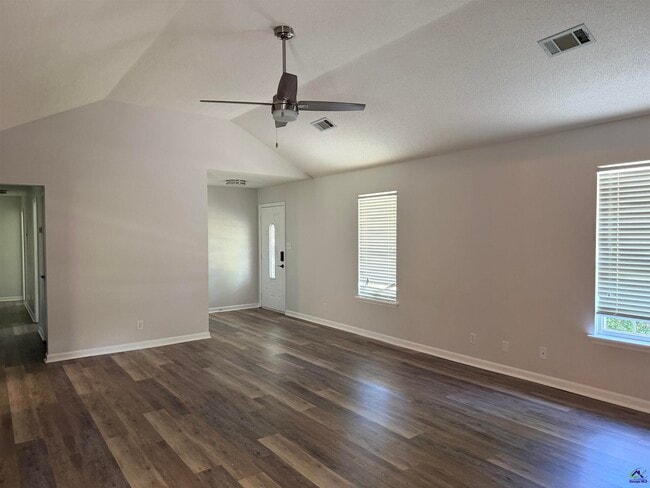 Building Photo - 107 Barrington Pl N