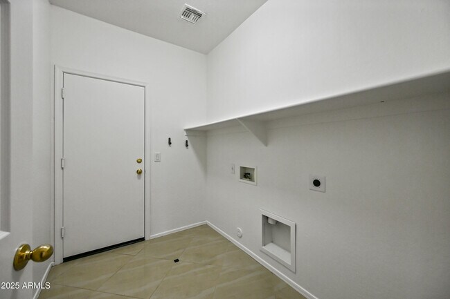 Building Photo - 1483 E Mia Ln