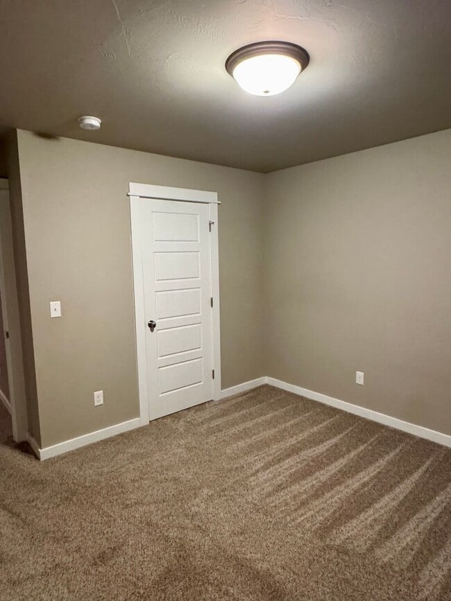 Building Photo - Chic & Comfortable 3-Bed Home in Bozeman’s King Arthur Park