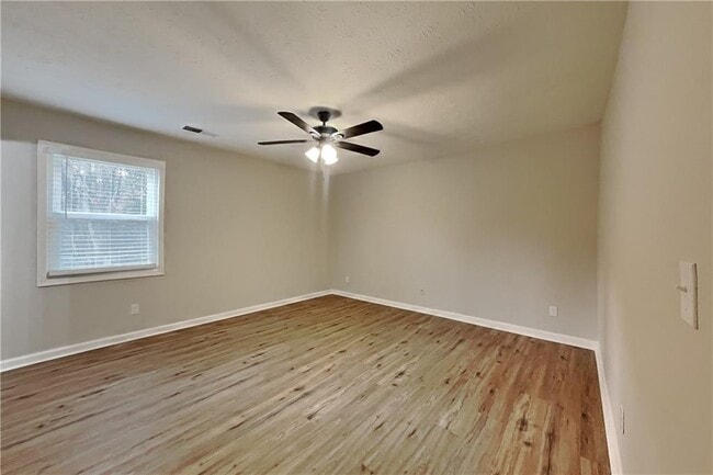 Building Photo - 3919 Valley Brook Rd