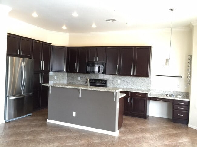 Building Photo - 853 W Raven Dr