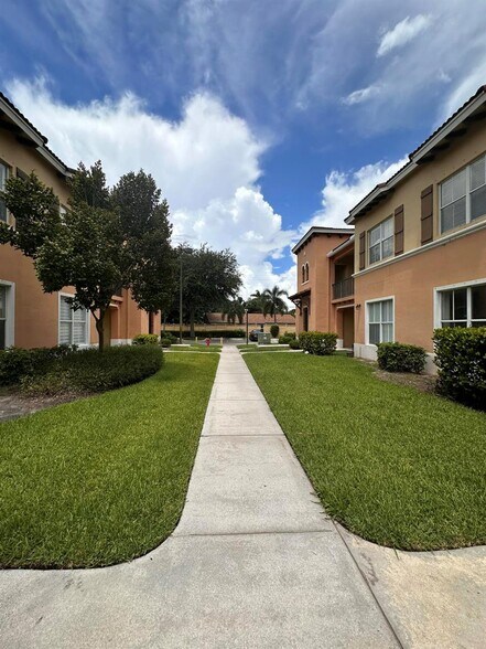 Building Photo - 3545 Forest Hill Blvd