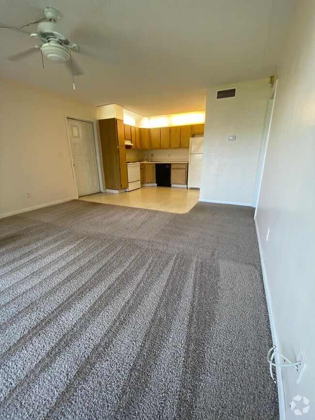 Building Photo - Beautiful 1-Bedroom Condo in Gated East Or...