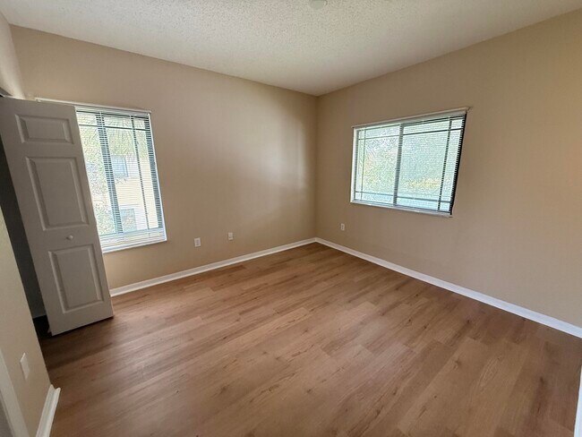 Building Photo - 2806 Veronia Dr