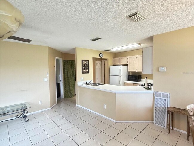 Building Photo - 8402 Waterview Way