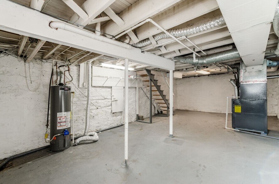Building Photo - 528 S Drexel Ave