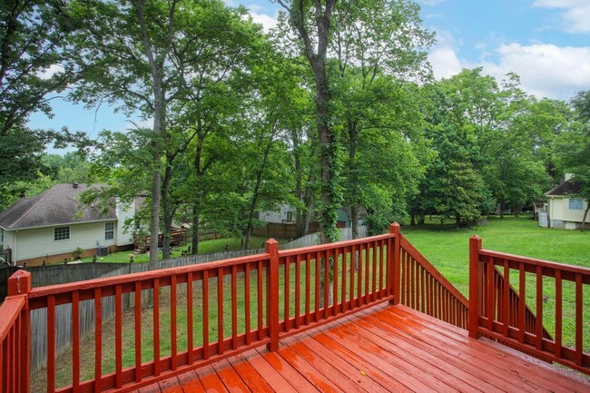 Building Photo - 105 Redbud Dr