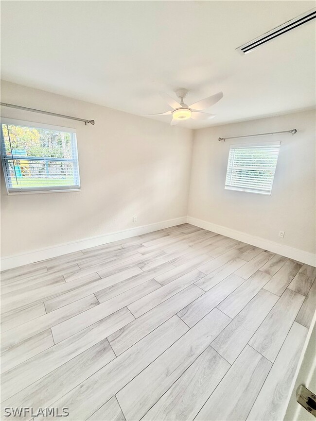 Building Photo - 733 Pine Cone Ln