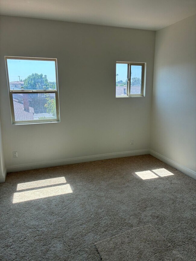 Building Photo - 9619 Longden Ave