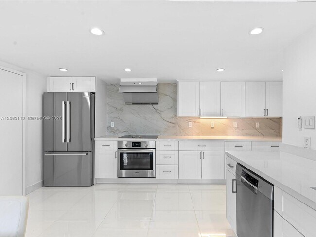 Building Photo - 345 Ocean Dr