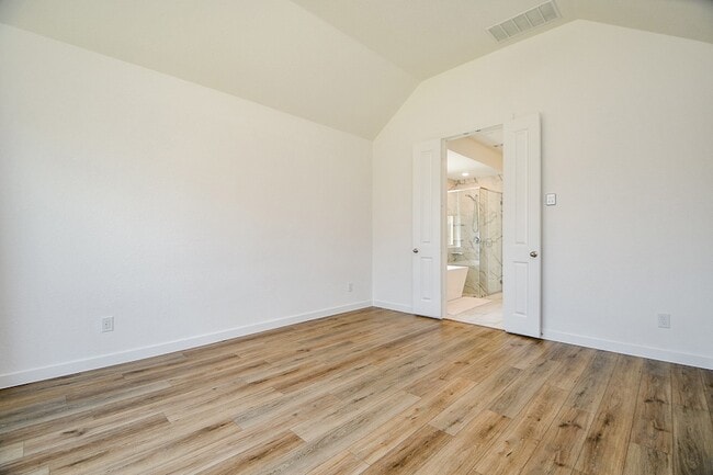 Building Photo - 943 Malibu Shr Ln