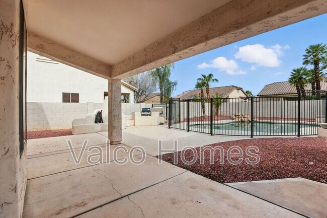 Building Photo - 8338 W Rose Ln