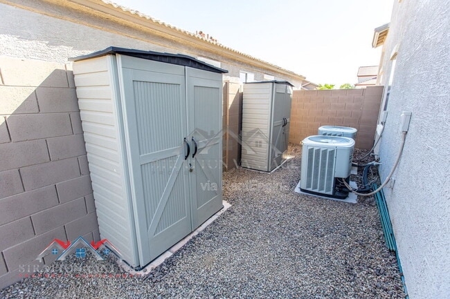 Building Photo - 17932 W Caribbean Ln