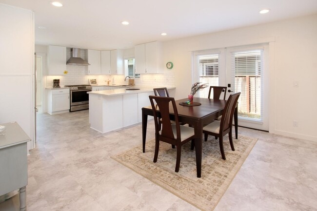 Building Photo - Charming Jewel Box Home Just Minutes from ...