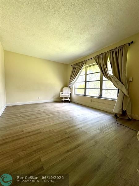 Building Photo - 3200 N Palm Aire Dr