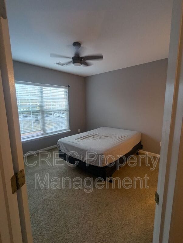 Building Photo - 202 Twin Tree Dr