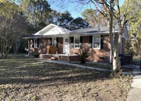 Building Photo - Darling 3 Bedroom Brick Ranch
