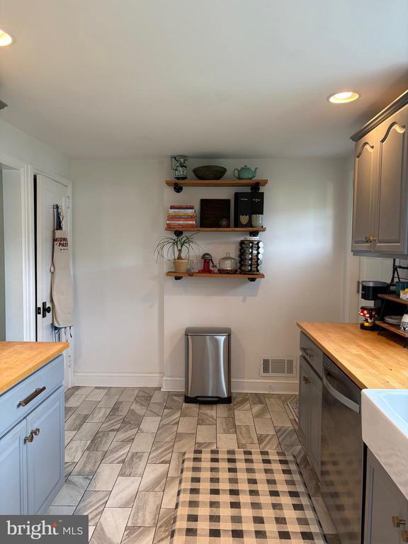 Building Photo - 509 D St