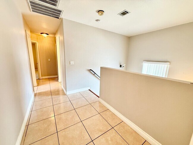 Building Photo - Amazing Peccole Ranch Home 4 beds & Pool