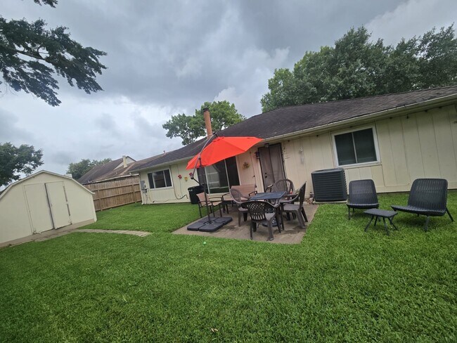 Building Photo - 3134 Sedgeborough Dr