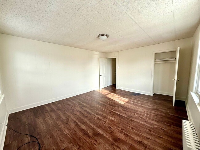 Building Photo - 305 S Front St