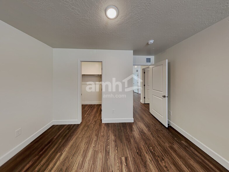 Building Photo - 2339 Frontier St